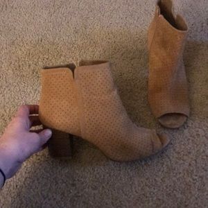 Open toe heeled bootie